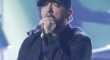 Eminem apresenta Lose Yourself, música tema de 8 Mile: Rua das Ilusões, premiada com o Oscar em 2003, na cerimônia de 2020 - Reprodução/Globo