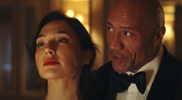"Alerta Vermelho" tem nova imagem divulgada mostrando briga entre Gal Gadot e Dwayne Johnson - Divulgação/Netflix