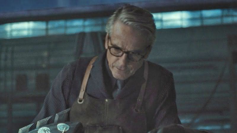 Alfred (Jeremy Irons) em nova imagem da versão de diretor de Liga da Justiça - Zack Snyder/Vero
