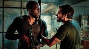 Yahya Abdul-Mateen II e Jake Gyllenhaal interpretam irmãos no thriller de ação - Divulgação/Universal Pictures