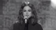 Selena Gomez se apresentando no American Music Awards - ABC