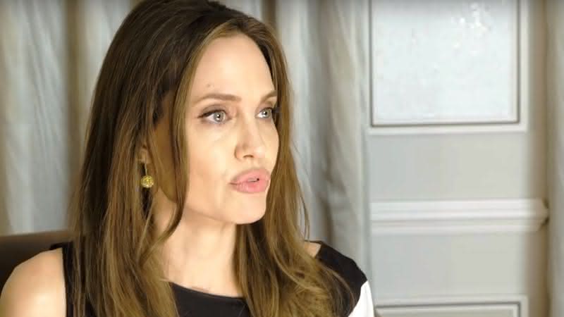 Angelina Jolie em entrevista - Reprodução/YouTube