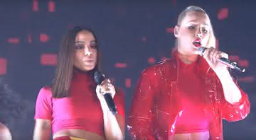 Anitta e Iggy em apresentação da canção - YouTube