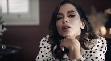 Anitta em clipe da faixa Complicado, parceria com Vitão - YouTube