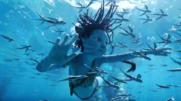 Diretor James Cameron submeteu elenco à uma série de exercícios respiratórios para cenas subaquáticas em “Avatar: O Caminho da Água” - Reprodução/20th Century Studios