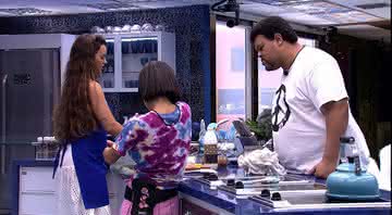 Rafa, Manu e Babu na cozinha VIP do Big Brother Brasil 20 - Transmissão Globo