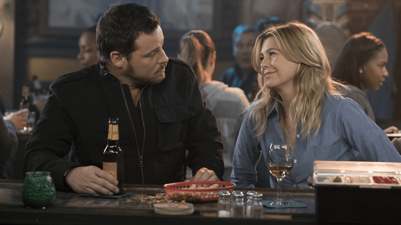 Alex Karev e Meredith Grey no Bar do Joe em Grey's Anatomy - Divulgação/ABC
