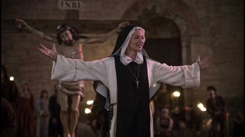 "Benedetta" provoca a Igreja com suas próprias "armas" e sexo entre freiras - Divulgação/Imovision