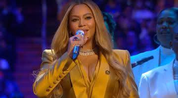Beyoncé cantando no memorial a Kobe Bryant em Los Angeles - YouTube