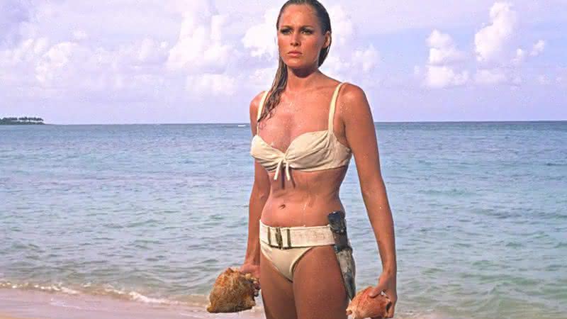 Ursula Andress usou o famoso biquíni no primeiro filme de James Bond - Divulgação/Warner Bros.