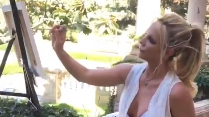 Britney Spears em vídeo com suas pinturas - Twitter