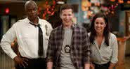 Andre Braugher, Andy Samberg e Melissa Fumero em Brooklyn Nine-Nine - Divulgação/NBC