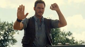 Chris Pratt doma dinossauro em nova imagem de "Jurassic World: Domínio" - Divulgação/Universal Studios