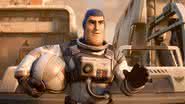 Após uma série de polêmicas e fraco desempenho nas bilheterias, a estreia de Lightyear no Disney+ está próxima de acontecer. Confira! - Créditos: Reprodução/Pixar