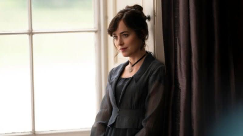 Dakota Johnson como Anne Elliot no filme "Persuasão" - Divulgação/Netflix