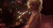 O videoclipe caseiro mostra momentos da infância durante o natal - Reprodução/Youtube