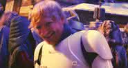 Ed Sheeran aparece como stormtrooper no set de Star Wars: ator deve fazer participação especial no novo filme da saga - YouTube