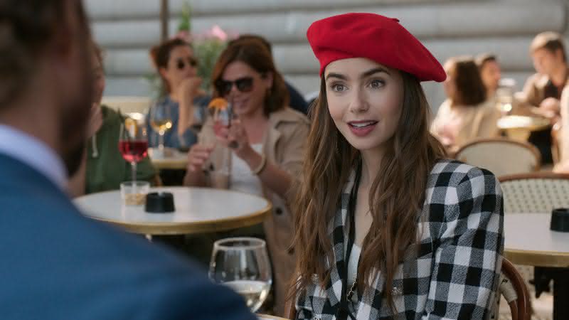 "Emily em Paris", série estrelada por Lily Collins, voltará para uma segunda temporada - Divulgação/Netflix