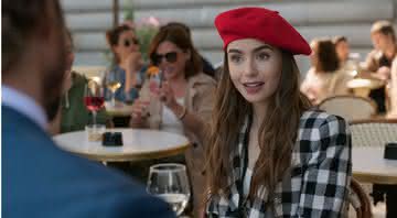 "Emily em Paris": Lily Collins revela que elenco da 2ª temporada terá mais diversidade - Divulgação/Netflix