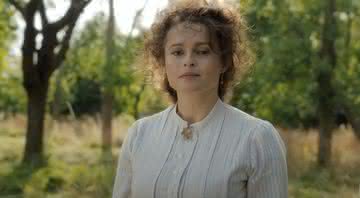 Helena Bonham Carter reprisará papel em "Enola Holmes 2" - Netflix