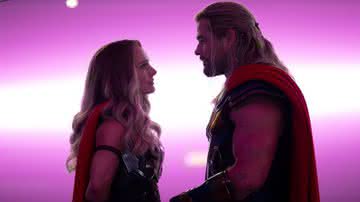 Natalie Portman e Chris Hemsworth em "Thor: Amor e Trovão" - Divulgação/Marvel Studios