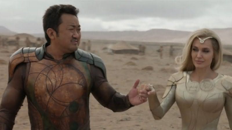 Gilgamesh (Don Lee) com Thena (Angelina Jolie) em "Eternos" - (Divulgação/Marvel Studios)