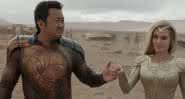 Gilgamesh (Don Lee) com Thena (Angelina Jolie) em "Eternos" - (Divulgação/Marvel Studios)