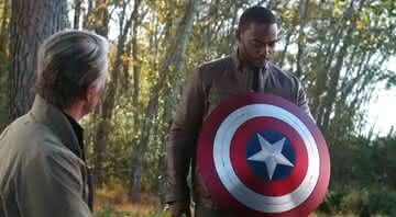 Falcão recebe o escudo do Capitão América em Vingadores: Ultimato - Marvel Studios