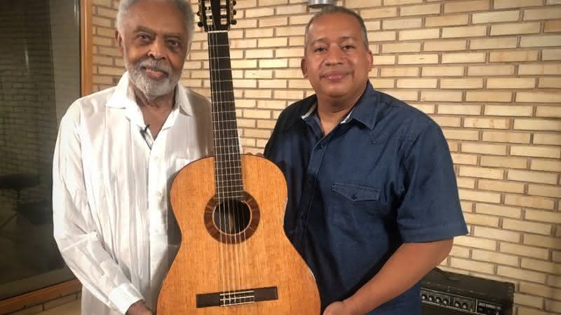 Davi Lopes ao lado do músico Gilberto Gil - (Divulgação/Globoplay)