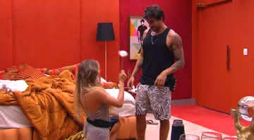 De joelhos, Gabi pede Guilherme em namoro no Big Brother Brasil 20 - Reprodução/Globo