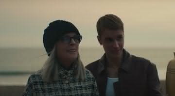 Diane Keaton e Justin Bieber são mãe e filho no clipe - (Reprodução/YouTube)