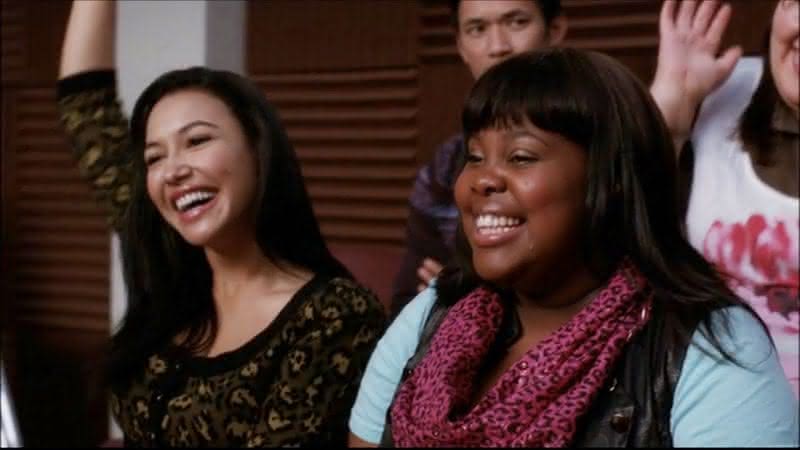 Amber Riley e Naya Rivera em cena da segunda temporada de Glee - FOX/YouTube