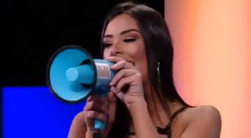 Ivy ganhou um megafone da produção do Big Brother Brasil 20 - Reprodução/Globoplay
