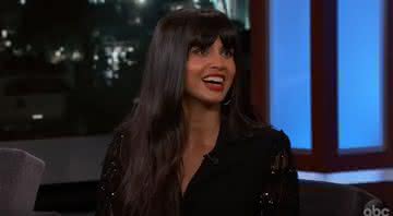 Jameela Jamil em entrevista para o Jimmy Kimmel - YouTube