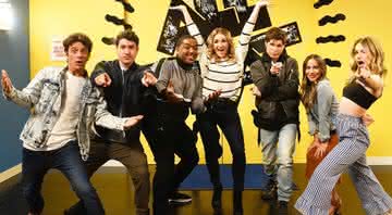 Jamie Lynn Spears (ao centro) com colegas de cena de Zoey 101 - Divulgação/Nickelodeon