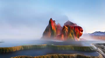 Fly Geyser: conheça a montanha colorida com um vulcão de água quente - Reprodução/Getty Images