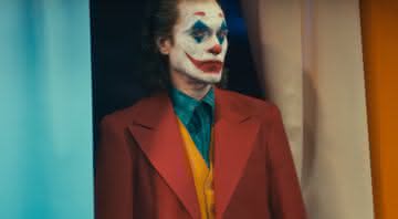 Joaquin Phoenix interpreta Arthur Fleck no filme solo vilão de Gotham - Reprodução/Youtube