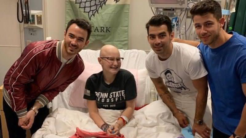 Jonas Brothers visitam fã no hospital. Crédito: Reprodução/Instagram