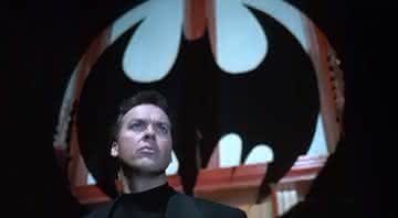 Michael Keaton em Batman: O retorno - YouTube