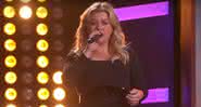 Kelly Clarkson em seu programa na TV americana - Reprodução/YouTube