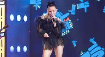 Larissa Manoela se apresentou no palco do Meus Prêmios Nick 2020 com uma música de Ariana Grande! - Divulgação/Cleiby Trevisan