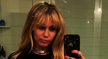 Miley Cyrus com peruca da Hannah Montana - Reprodução/Twitter