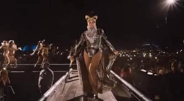 Cena do documentário 'Homecoming', em que Beyoncé se apresenta no festival Coachella de 2018 - Reprodução/Netflix
