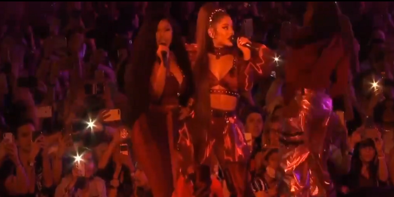 Nicki Minaj e Ariana Grande no festival Coachella. - Reprodução/Coachella