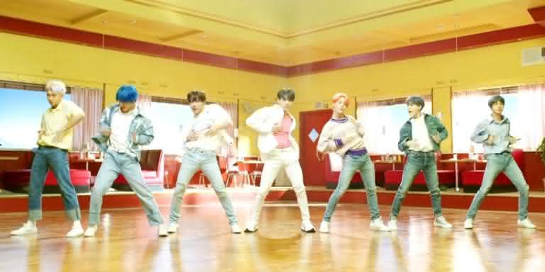 BTS em 'Boy With Luv' - Divulgação/YouTube