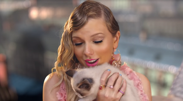 Taylor Swift com seu novo gato no clipe de 'Me'. - Reprodução