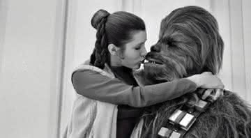 Carrie Fisher, a Princesa Leia, e Peter Mayhew, o Chewbacca. - Reprodução/Instagram