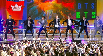 BTS se apresenta no GMA Summer Concert Series, nos Estados Unidos. - Reprodução/Twitter/GMA