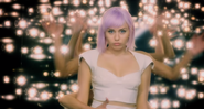 Miley Cyrus em cena da quinta temporada de 'Black Mirror'. - Reprodução/Netflix