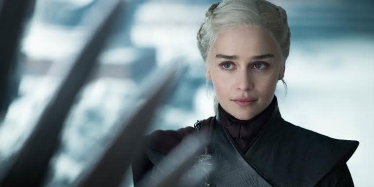 Emilia Clarke, que interpretou Daenerys Targaryen em Game of Thrones, revelou que chorava antes de fazer cenas de nudez ou sexo - HBO